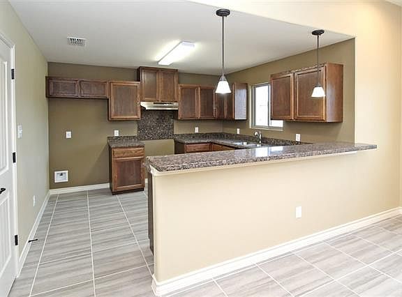 2nd image of 2403 Los Pinos Dr