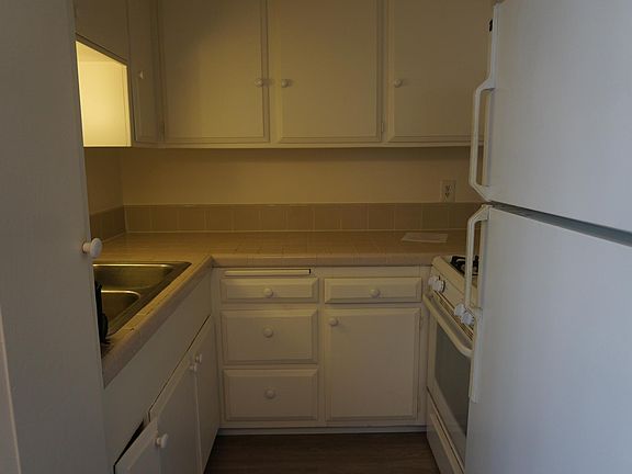 5th image of 1126 Grand Ave APT 4