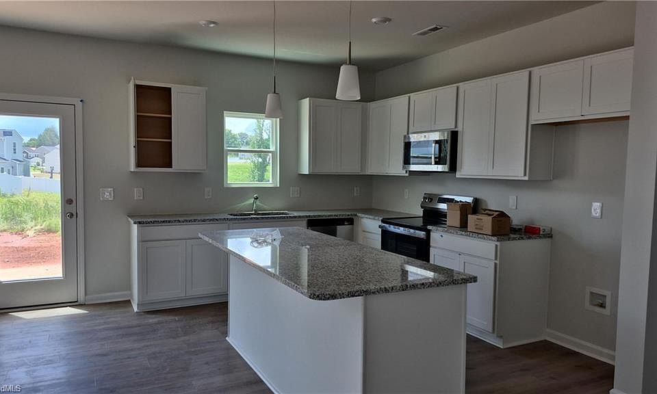 2nd image of 5026 Fallmeade Rd