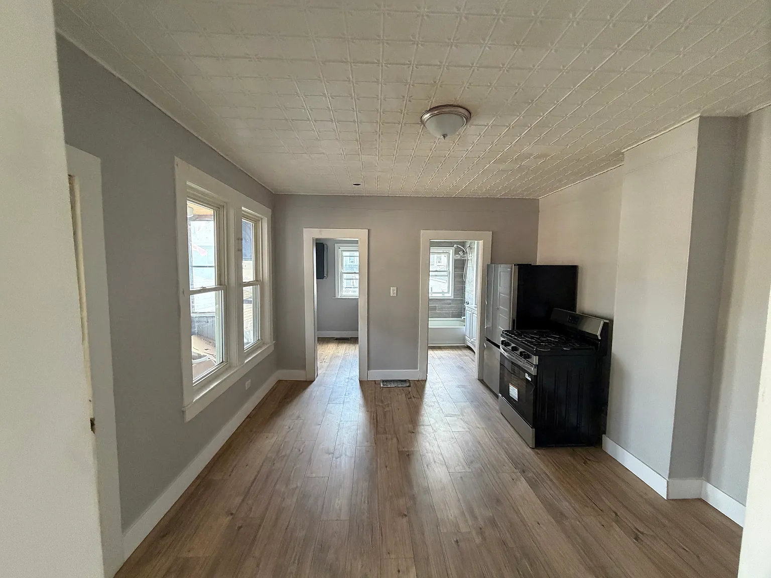 4 bed, 1632 sqft, $3,200 — Photo 2
