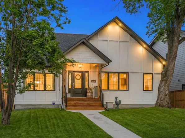 6308 W Lacombe Way SW, Calgary, AB T3E 5T3