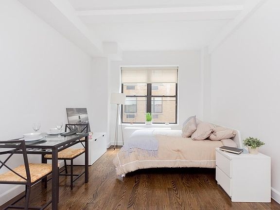 3rd image of 212 W 91st St APT 806