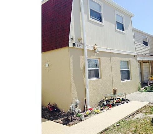 2nd image of 6627 Warwick Cir