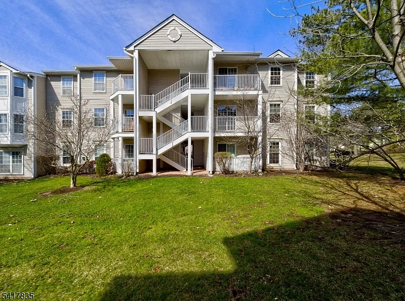 11 Lindsey Ct photo 1