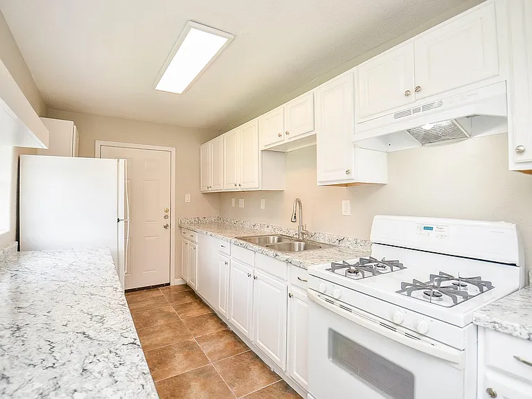2110 Pickerton Dr — Photo 8