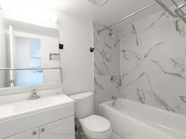 150 Lakeshore Rd W #1003 — Photo 22