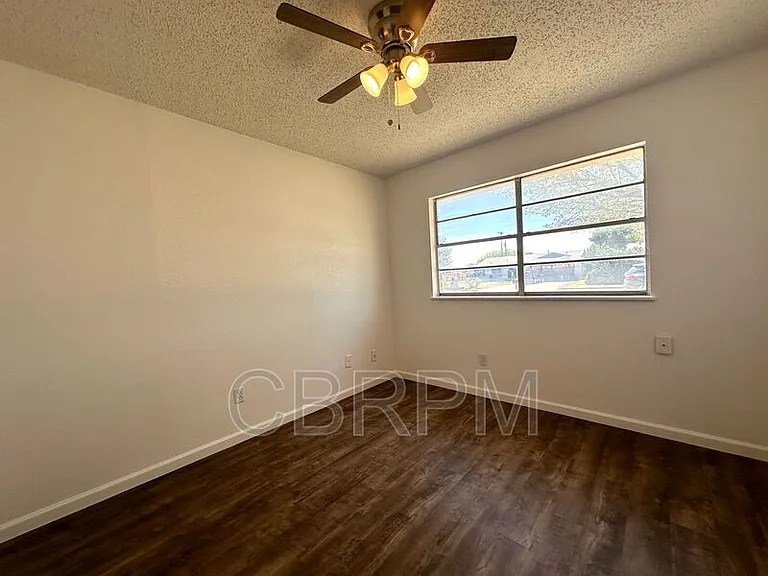4506 Itasca St — Photo 8