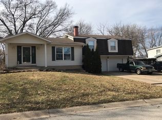 16 Strafford Dr, Saint Peters, MO