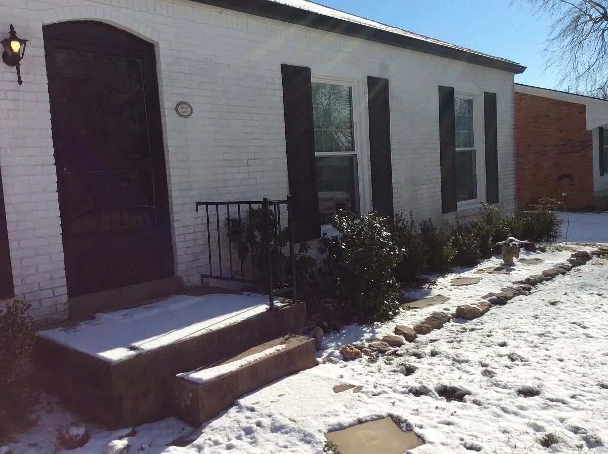 3 bed, 2500 sqft, $2,195 — Photo 1