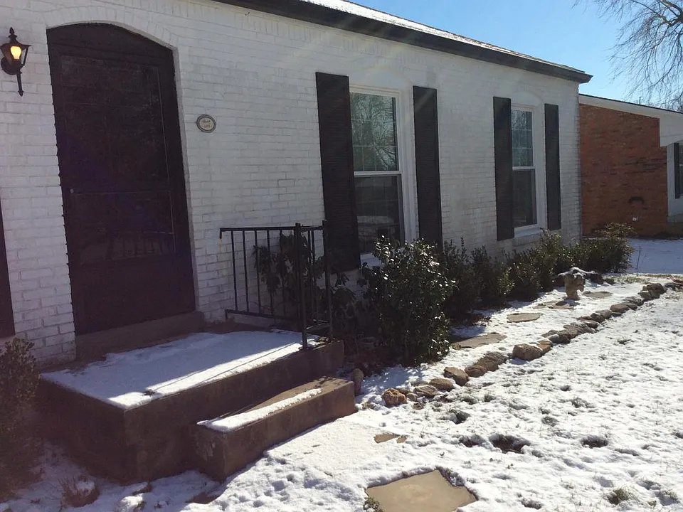 1105 King Arthur Ln