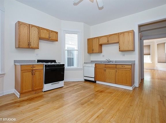 3rd image of 3119 N Paulina St
