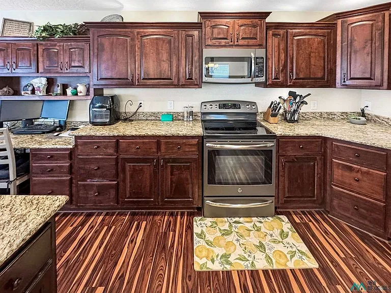 7616 N Plainfield Dr — Photo 6