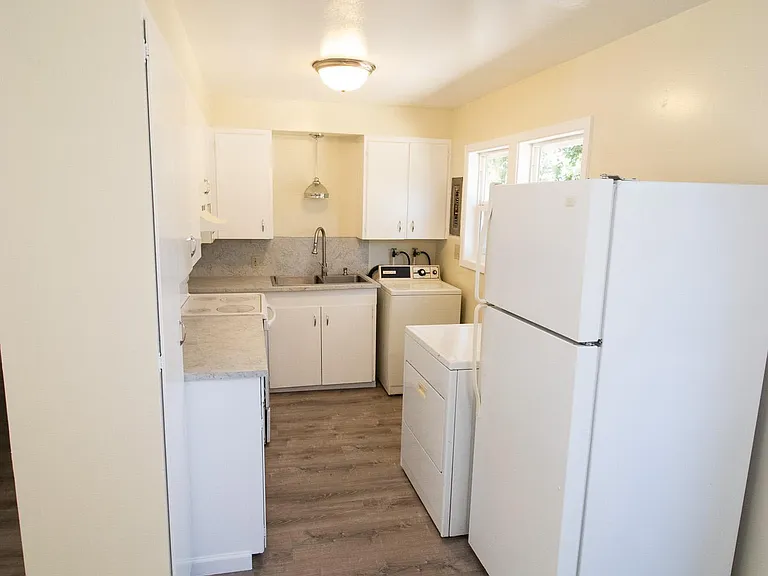 2119 Eastwood Ln — Photo 7
