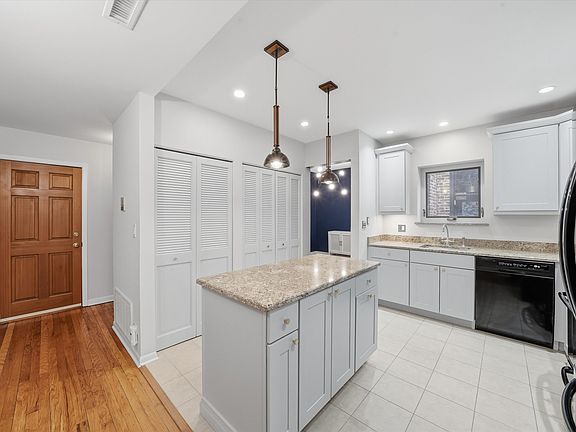 4th image of 4014 N Clarendon Ave #4S