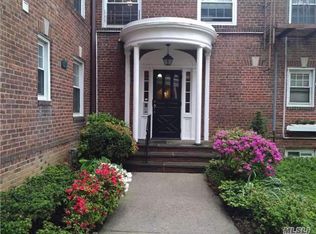 8 Welwyn Rd APT 1B, Great Neck, NY 11021