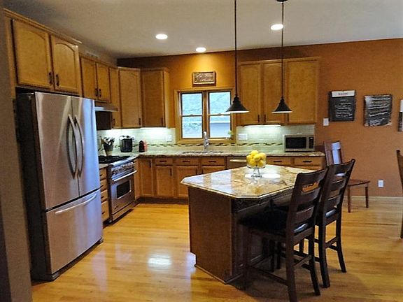 3rd image of 3828 Alexandria Dr