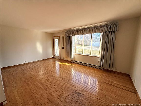 3rd image of 315 Royal Rd