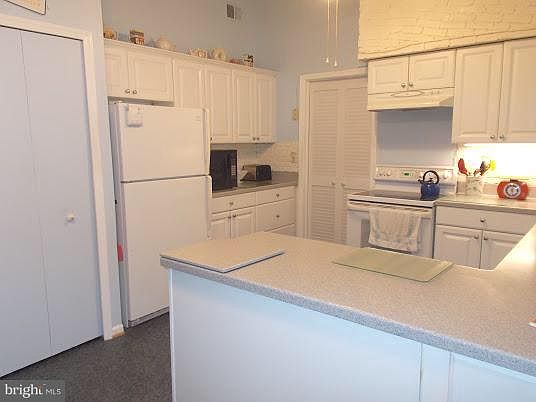 4th image of 6122 Pueblo Ct