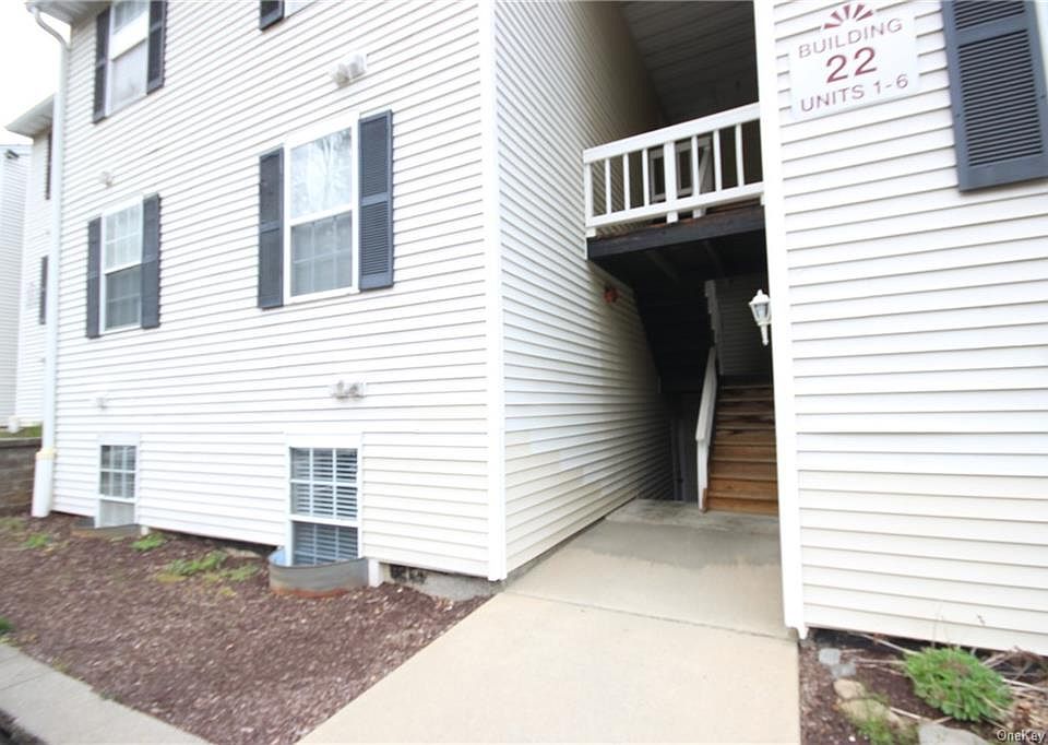 1st image of 22 Lexington Hl Unit 2