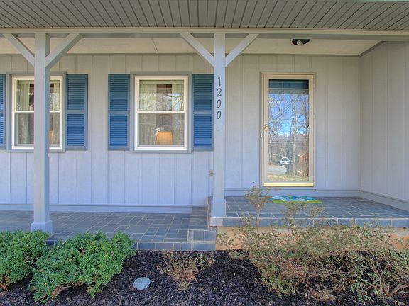 3rd image of 1200 Heritage Ct