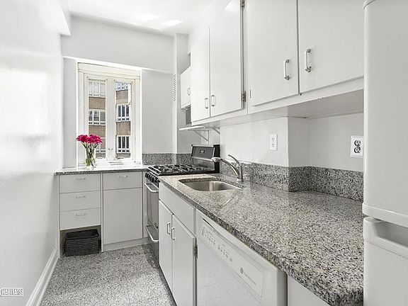 2nd image of 333 W 57th St APT 5H