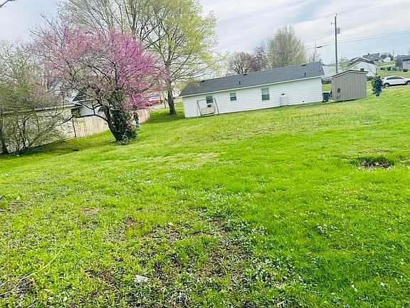 4th image of 443 W Railroad St