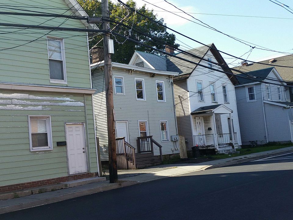 2nd image of 23 E Railroad Ave