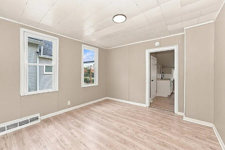 3-Bedroom Down Duplex Unit with Essential Appliances in Cleveland (Welcome Section 8) — Photo 4