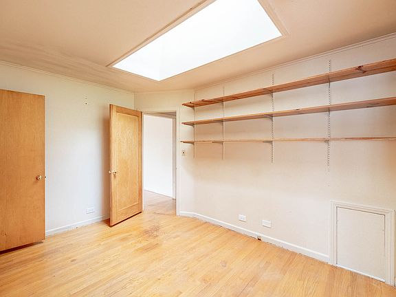 5th image of 104 N Warrington Rd