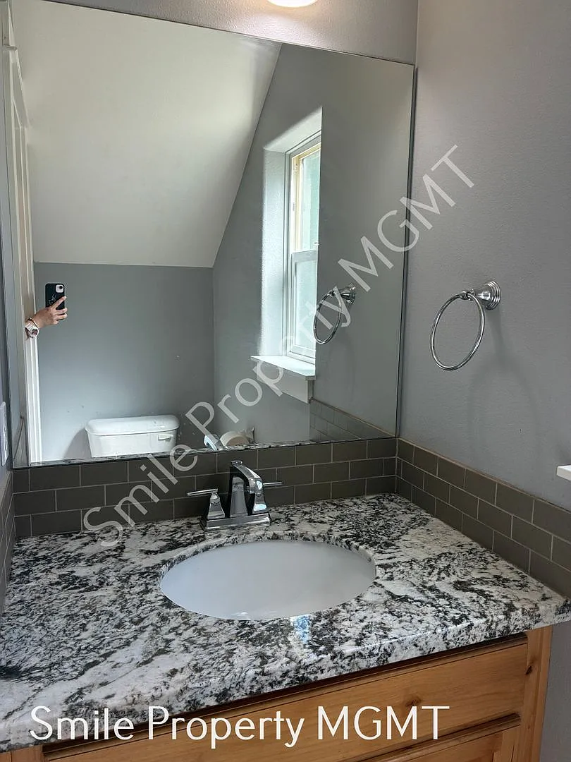 A beautiful 3 bedrooms and 2.5 bathrooms townhouse located in Milwaukie city. — Photo 4