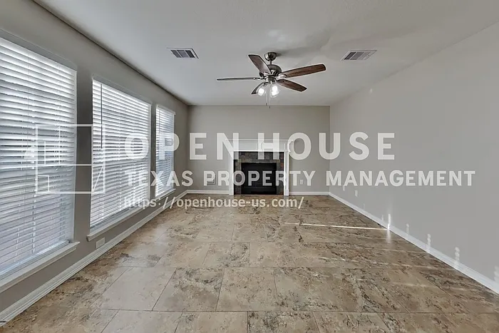 4 bed, 2.5 bath, 2506 sqft, $2,600 — Photo 4
