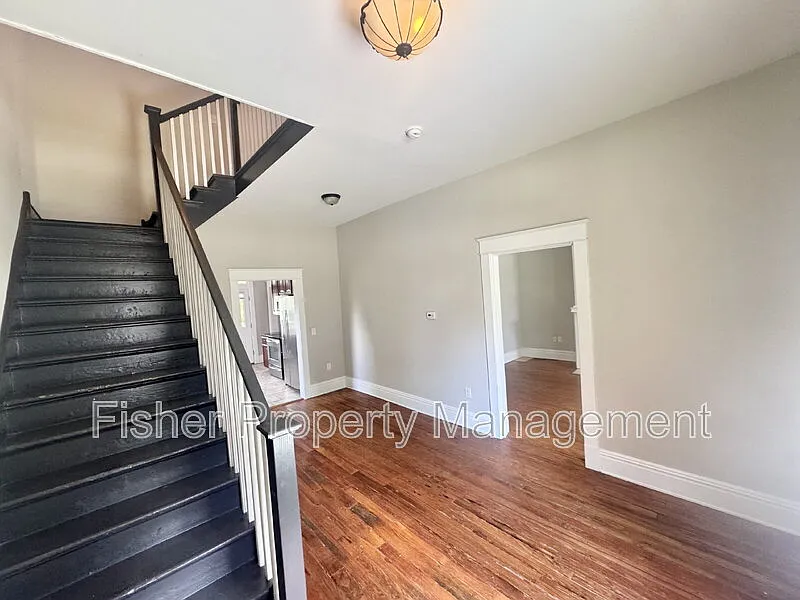 3 bed, 2.5 bath, 1700 sqft, $2,195 — Photo 2