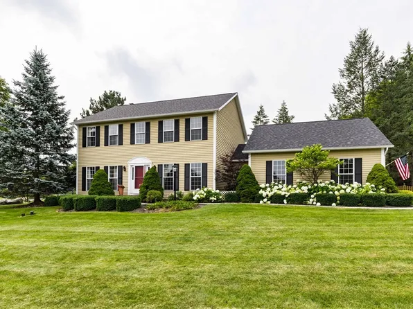 4665 Bloomsbury Dr, Syracuse, NY 13215