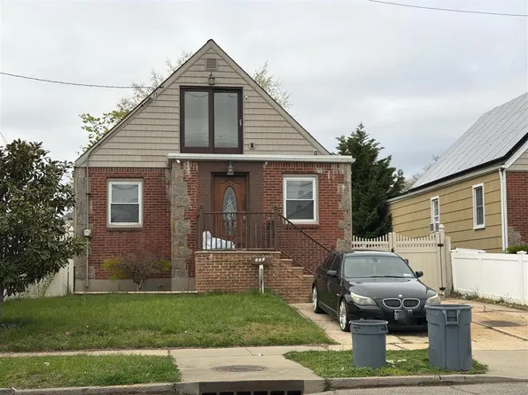 400 W Windsor Pkwy, Oceanside, NY 11572