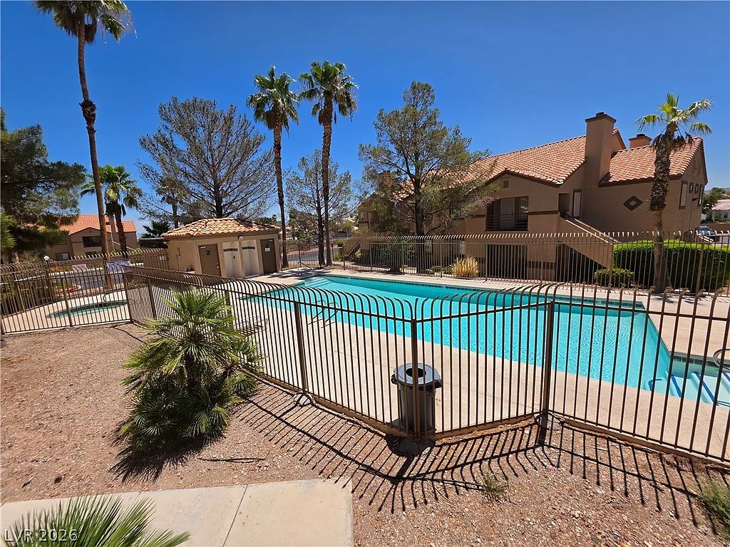2 bed, 2.0 bath, 1072 sqft, $1,450 — Photo 3