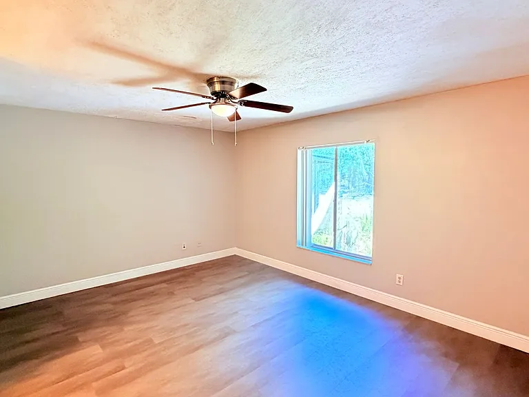 124 Clear Lake Cir — Photo 15