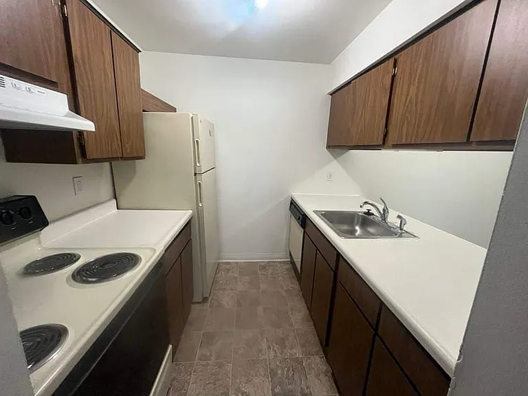 Thornridge Apartments — Photo 81