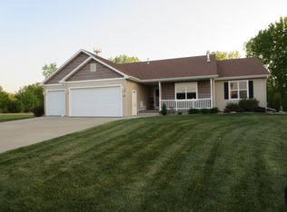 4509 N White Hawk Dr, Appleton, WI 54913