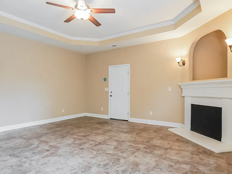 4493 Canterbury St — Photo 6
