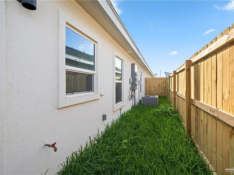 405 N Onyx Ave #2 — Photo 10