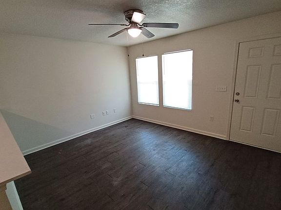 3rd image of 757 W 6th St