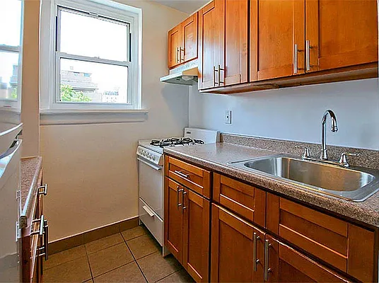 Rented by Hillel Realty Group | media 2