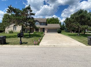 N26W26264 Quail Hollow Rd UNIT B, Pewaukee, WI 53072