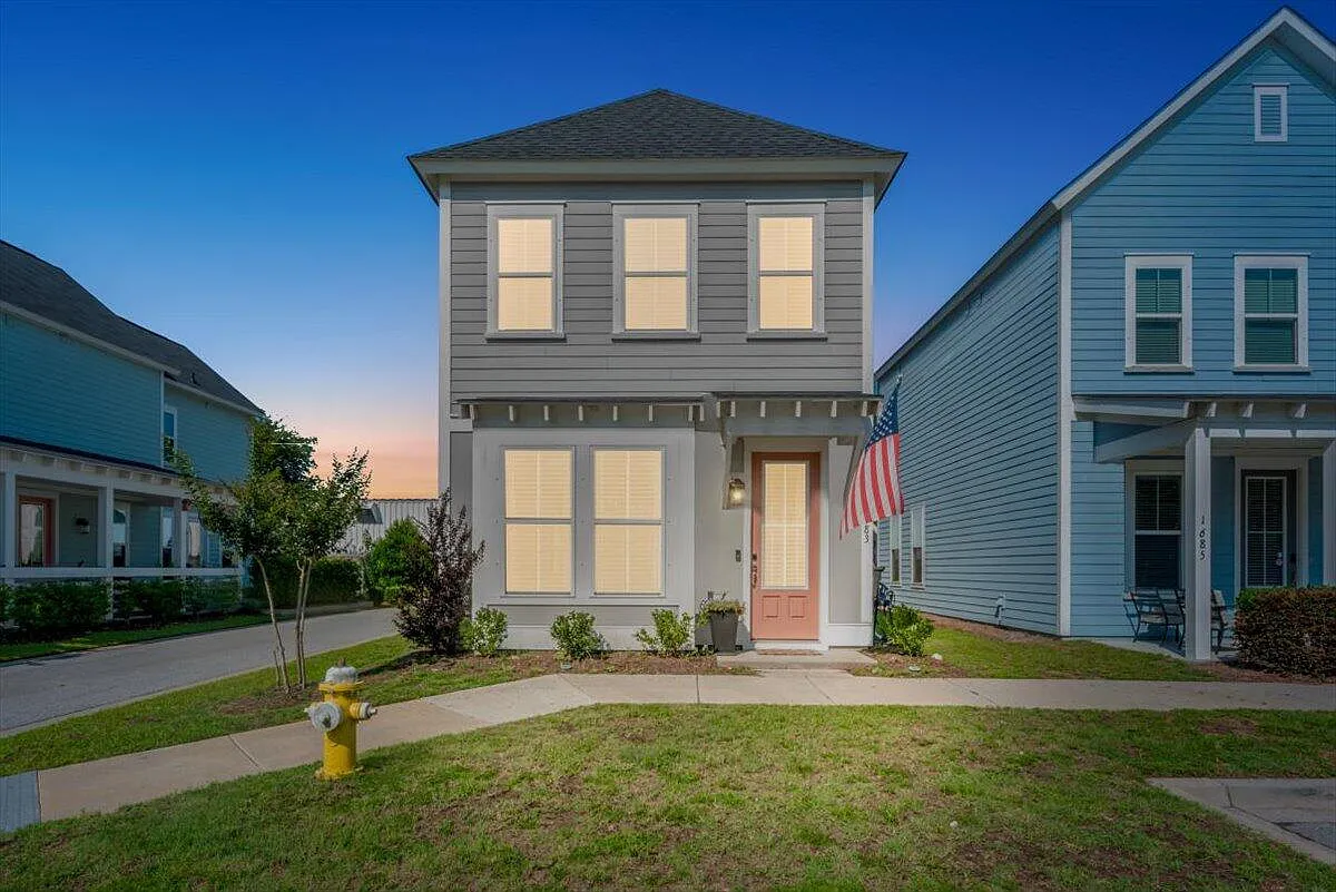 3 bed, 2.5 bath, 1732 sqft, $3,000 — Photo 1