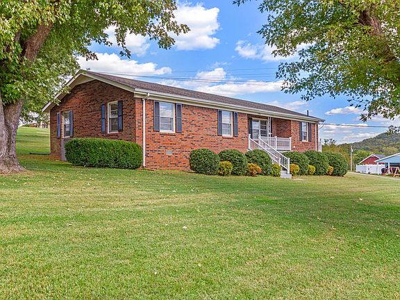3rd image of 176 Sanders Dr