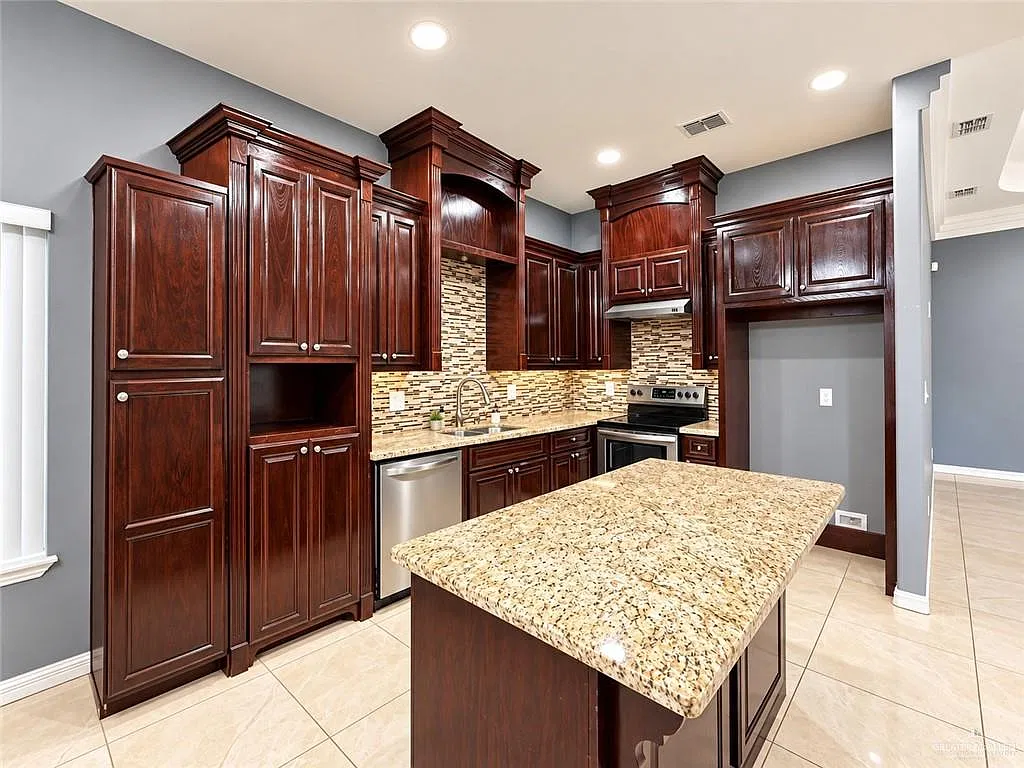 3 bed, 2.0 bath, 1486 sqft, $1,850 — Photo 3