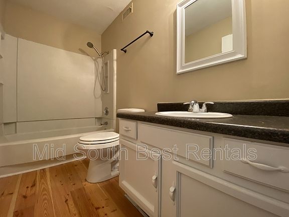 5th image of 1101 N Oaks Ln