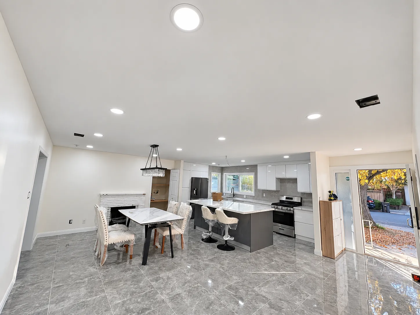 4 bed, 1250 sqft, $5,400 — Photo 2