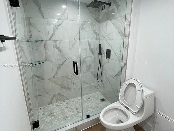 4th image of 2301 Collins Ave APT 722