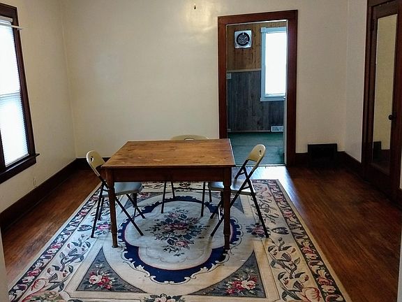 3rd image of 1104 Riverview Ave